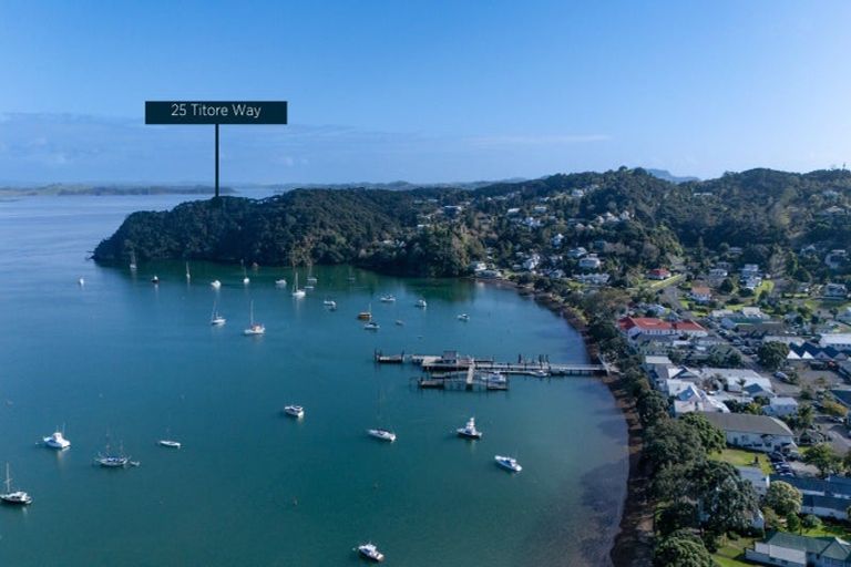 Photo of property in 25 Titore Way, Russell, 0202