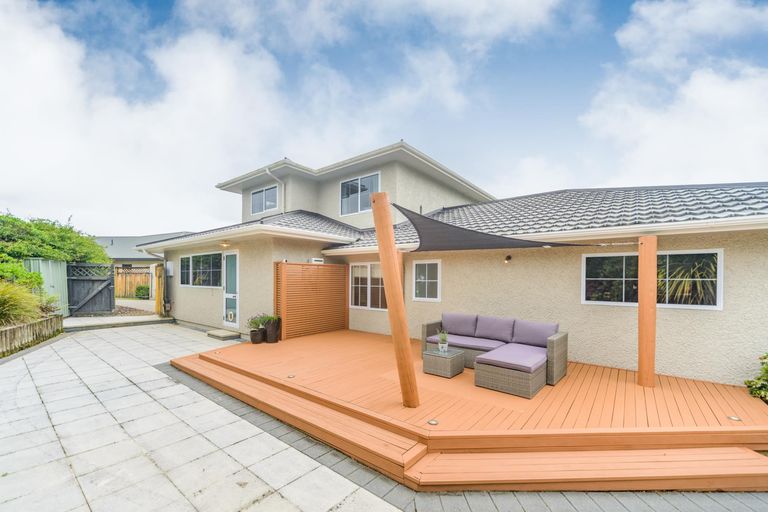 Photo of property in 22 Greenwood Place, Fitzherbert, Palmerston North, 4410