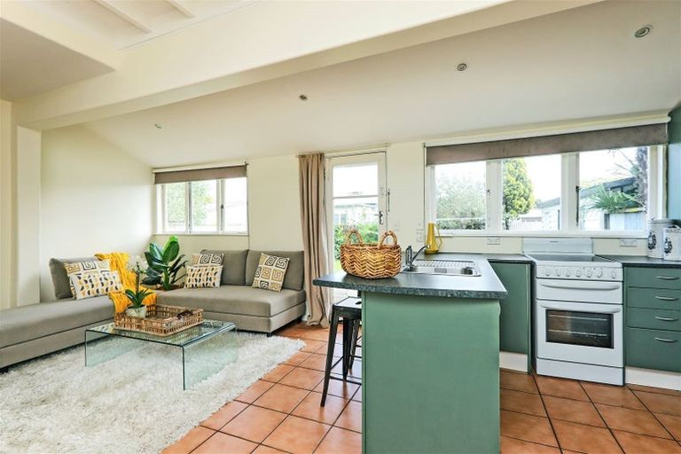 Photo of property in 302 Mclean Street, Saint Leonards, Hastings, 4120