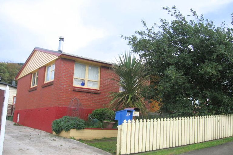 Photo of property in 39 Victory Crescent, Tawa, Wellington, 5028