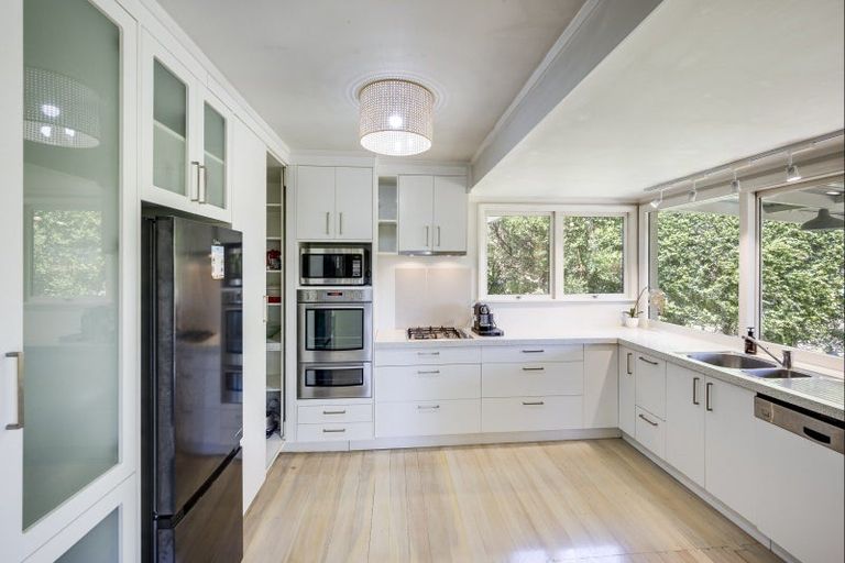 Photo of property in 16 Tauroa Road, Havelock North, 4130