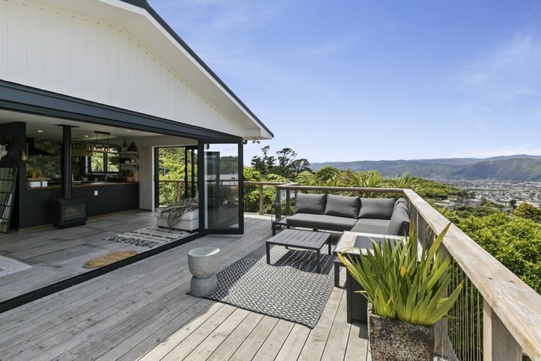Photo of property in 85 Maungaraki Road, Korokoro, Lower Hutt, 5012