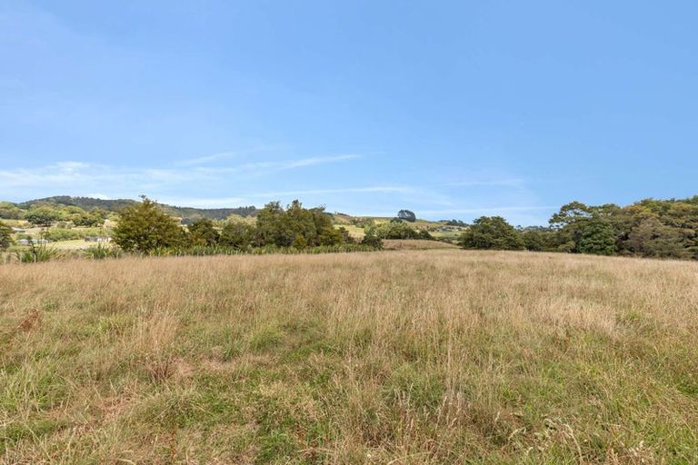 Photo of property in 645 West Coast Road, Oratia, Warkworth, 0604