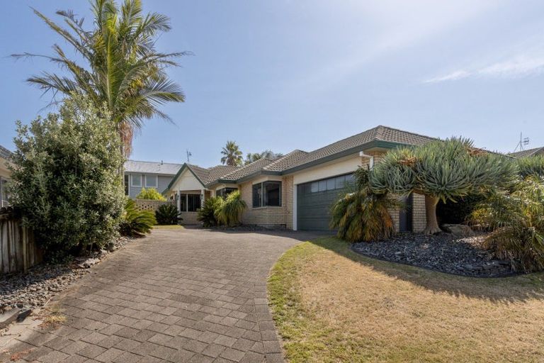 Photo of property in 11 Santa Monica Drive, Papamoa Beach, Papamoa, 3118