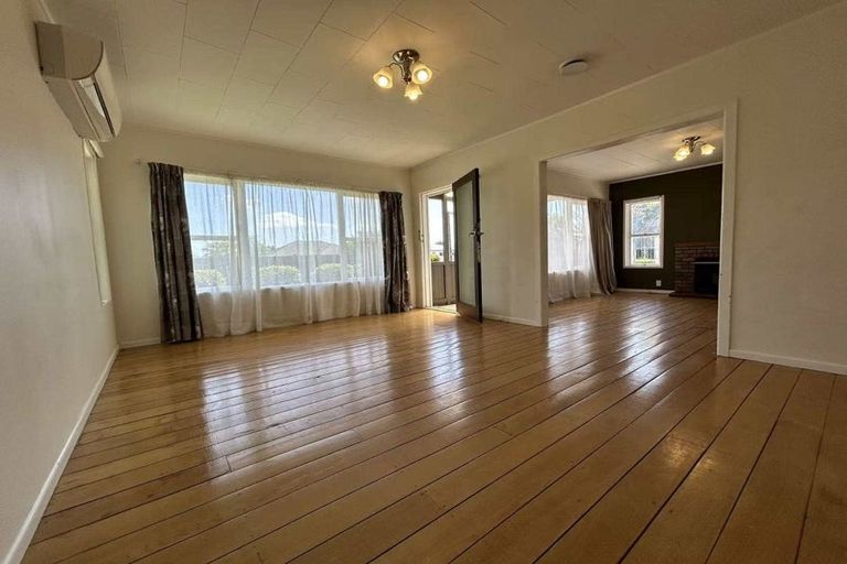Photo of property in 1/47 Clevedon Road, Papakura, 2110