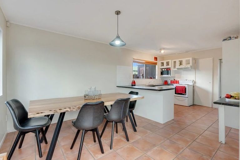 Photo of property in 6 Chichester Drive, Rosehill, Papakura, 2113