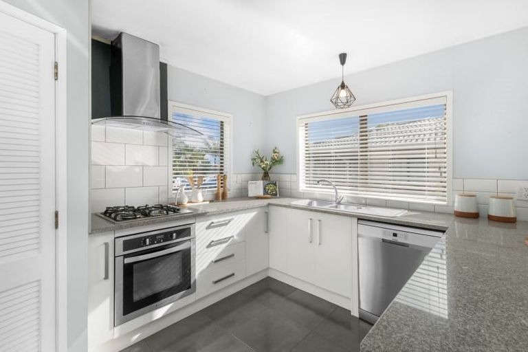 Photo of property in 145 Everglade Drive, Totara Heights, Auckland, 2105