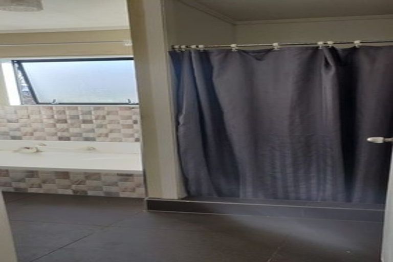 Photo of property in 2/65 Golf Road, New Lynn, Auckland, 0600