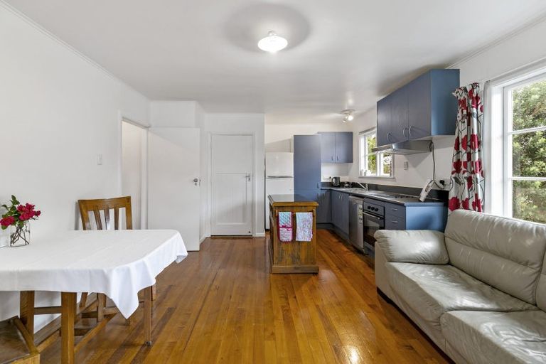 Photo of property in 6 Hollies Crescent, Johnsonville, Wellington, 6037