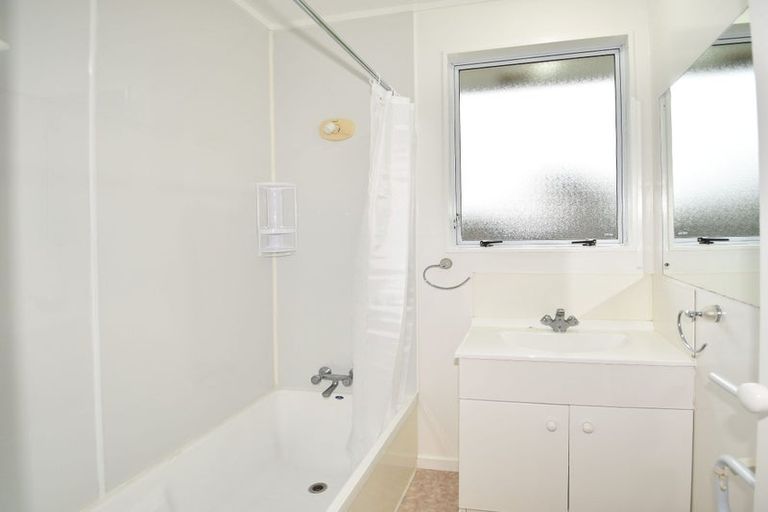 Photo of property in 2/2 Mcdowell Crescent, Hillcrest, Auckland, 0626