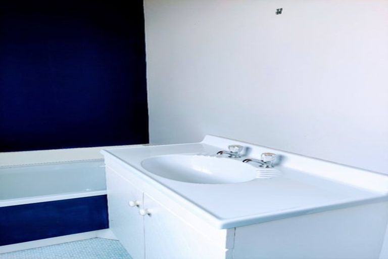 Photo of property in 1/268 Forrest Hill Road, Forrest Hill, Auckland, 0620