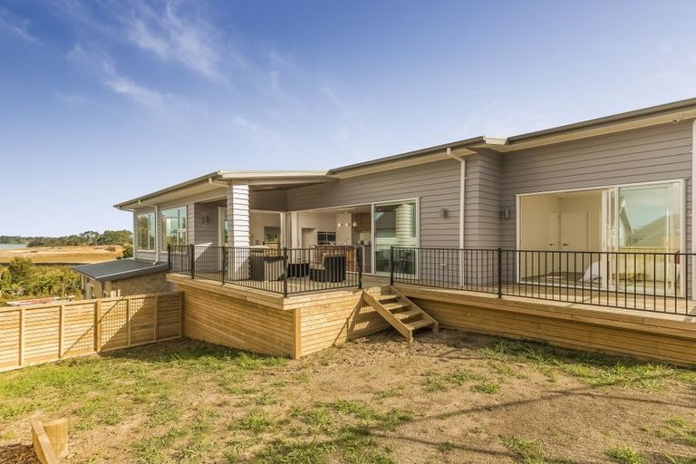 Photo of property in 14 Tauwaka Crescent, Riverhead, 0820