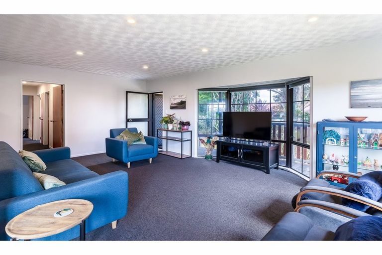 Photo of property in 7 Imperial Place, Henderson, Auckland, 0612