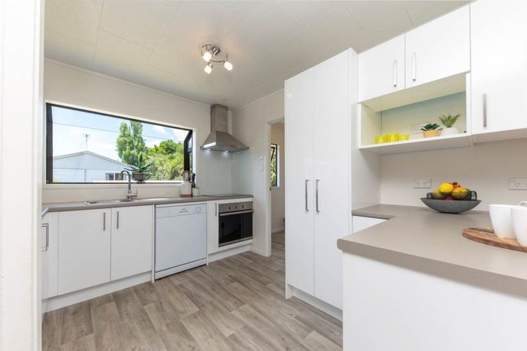 Photo of property in 55 Meadowvale Rise, Titirangi, Auckland, 0604