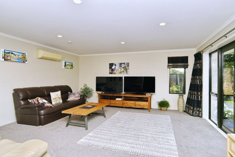 Photo of property in 12 Belgrove Place, Parklands, Christchurch, 8083