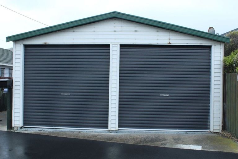 Photo of property in 64 Apu Crescent, Lyall Bay, Wellington, 6022