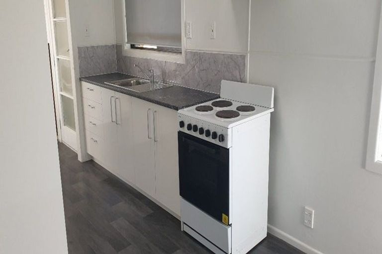 Photo of property in 33 Strid Road, Te Atatu South, Auckland, 0610