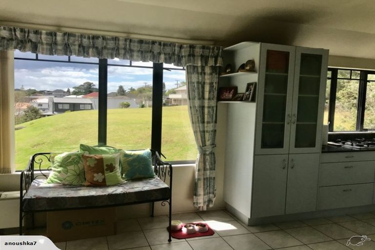 Photo of property in 176a East Coast Road, Forrest Hill, Auckland, 0620