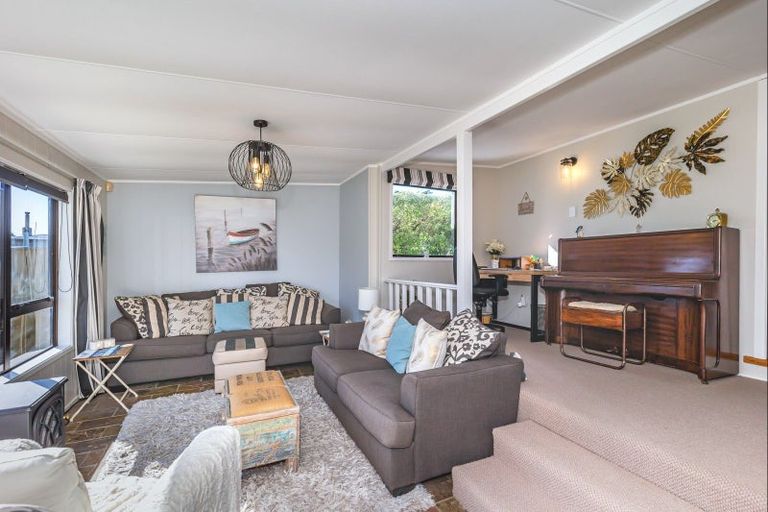 Photo of property in 22 Kent Avenue, Waitarere Beach, Levin, 5510