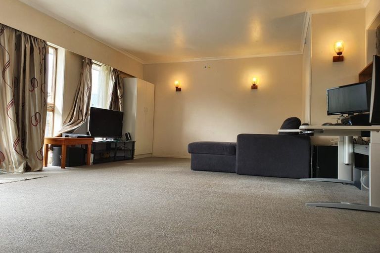 Photo of property in 1 Halberg Street, Glenfield, Auckland, 0629