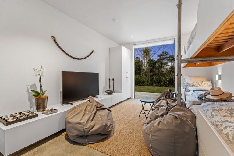 Photo of property in 64 Taumata Road, Omaha, 0986