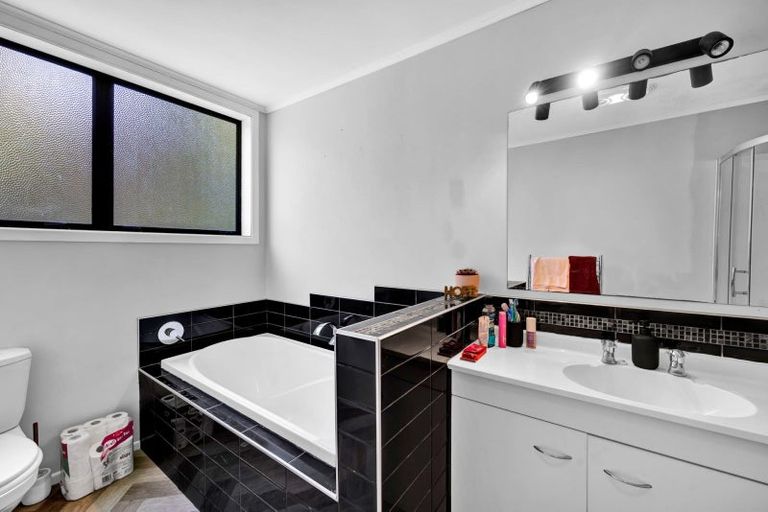 Photo of property in 9 Carrington Street, Inglewood, 4330