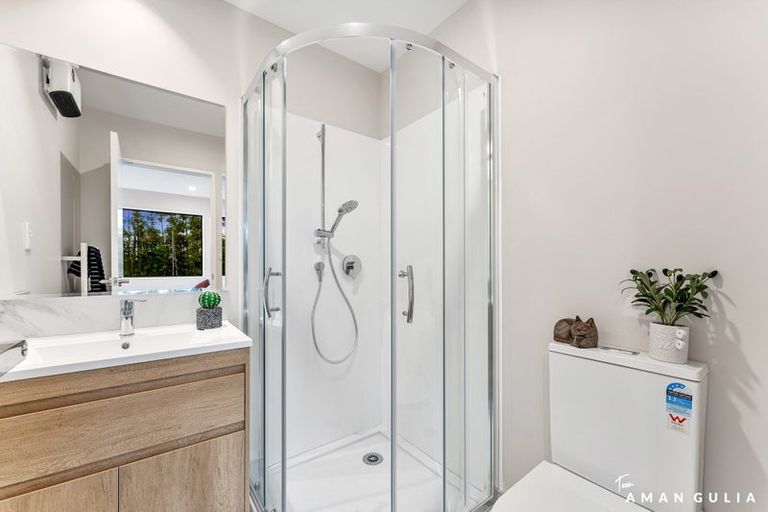 Photo of property in 7 Don Oliver Lane, Glen Eden, 0602