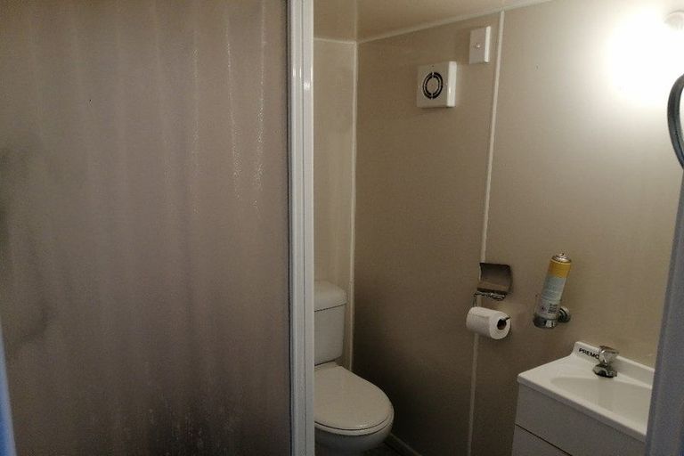 Photo of property in 32 Golf Road, New Lynn, Auckland, 0600