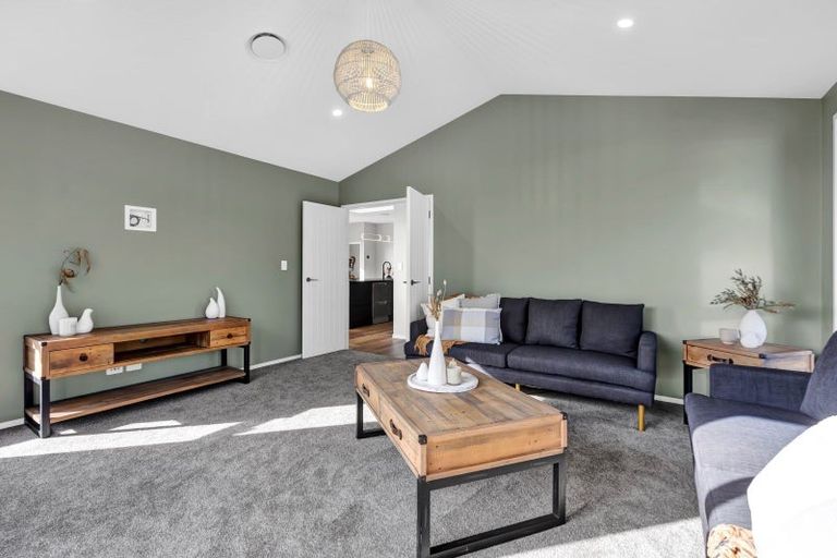 Photo of property in 6 Oliver O'leary Way, Westown, New Plymouth, 4310