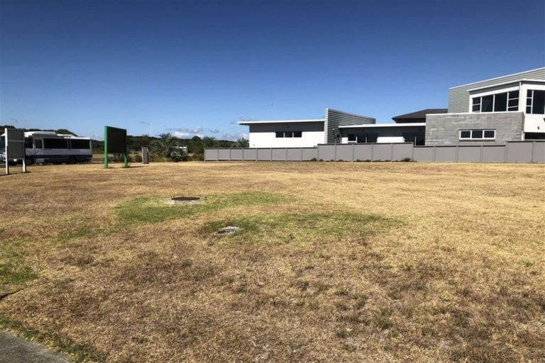 Photo of property in 2 Rauiri Drive, One Tree Point, 0118