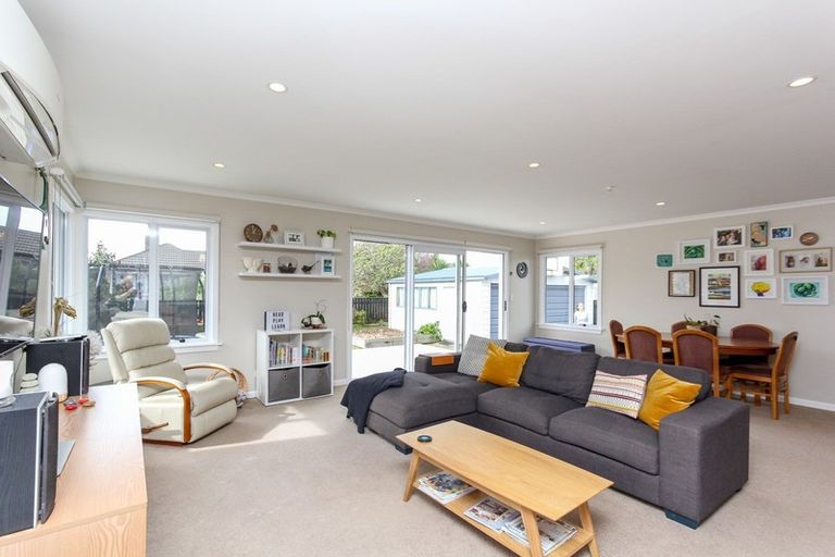 Photo of property in 61 Lismore Street, Merrilands, New Plymouth, 4312