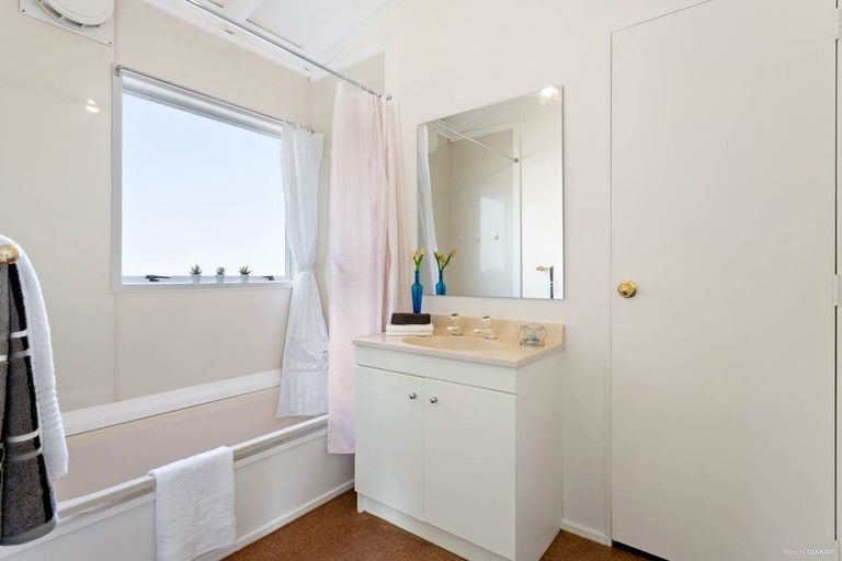 Photo of property in 2/12 Taynith Place, Glenfield, Auckland, 0629