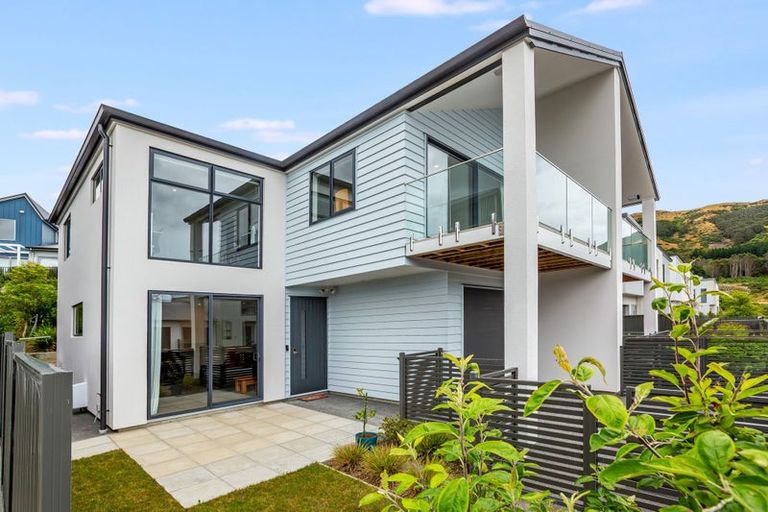 Photo of property in 21 Koreke Close, Kenepuru, Porirua, 5022