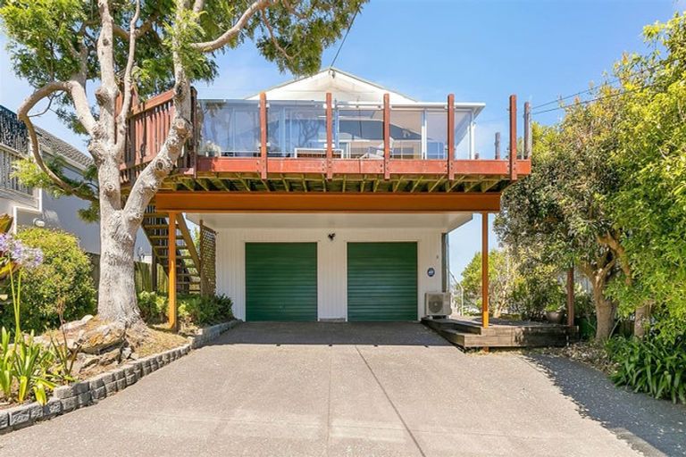 Photo of property in 18 Gordon Road, Plimmerton, Porirua, 5026