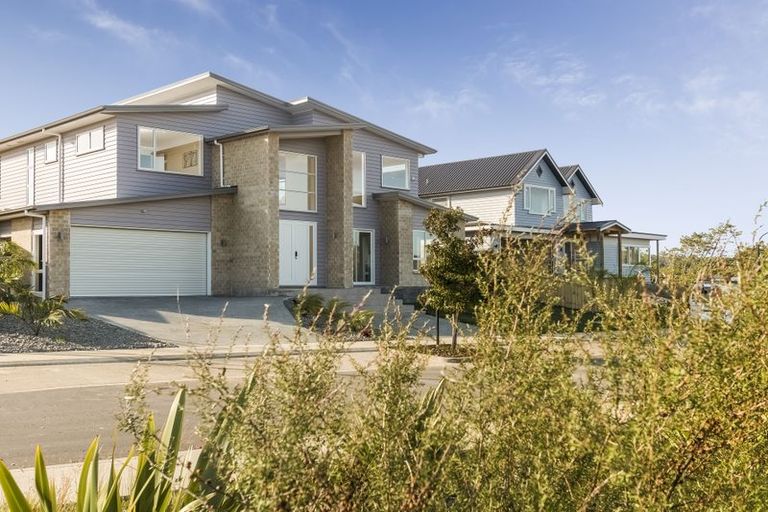 Photo of property in 14 Tauwaka Crescent, Riverhead, 0820