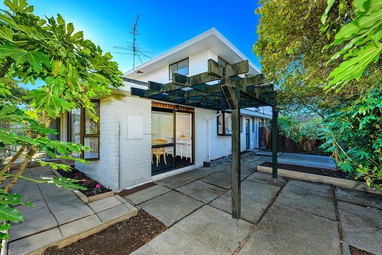 Photo of property in 1/6 Kent Lodge Avenue, Avonhead, Christchurch, 8042