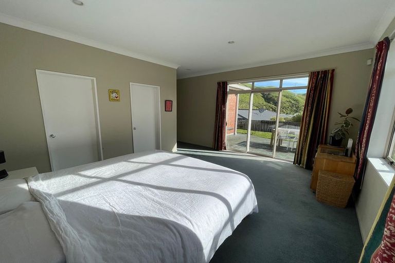 Photo of property in 35 Erlestoke Crescent, Churton Park, Wellington, 6037