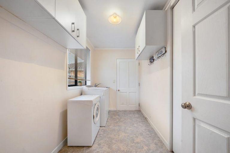 Photo of property in 2/13 Hamilton Road, Papatoetoe, Auckland, 2025