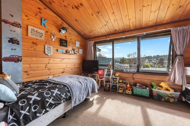 Photo of property in 54 Aniseed Grove, Timberlea, Upper Hutt, 5018