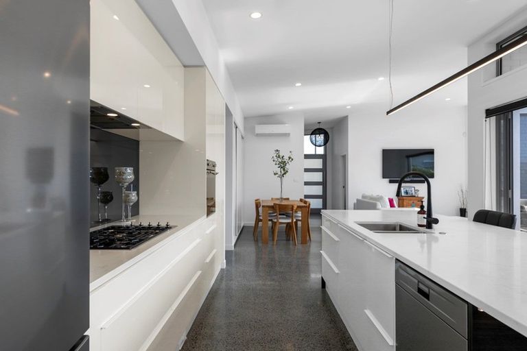 Photo of property in 2 Makura Drive, Papamoa Beach, Papamoa, 3118