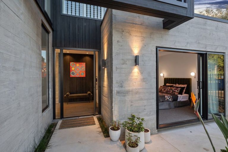 Photo of property in 23 Otakau Road, Milford, Auckland, 0620