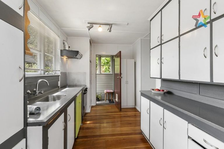 Photo of property in 1/186 Whites Line East, Waiwhetu, Lower Hutt, 5010