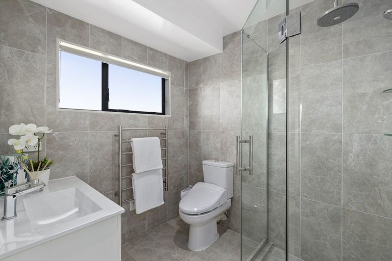 Photo of property in 1/11 Seaview Road, Castor Bay, Auckland, 0620