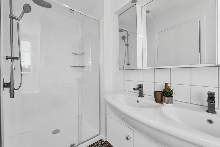 Photo of property in 27 Saxton Road, Upper Vogeltown, New Plymouth, 4310