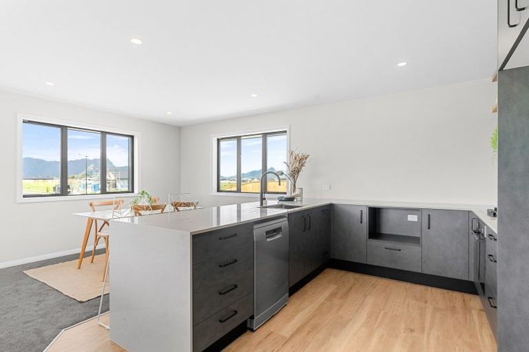 Photo of property in 59 Te Taniwha Road, One Tree Point, 0118