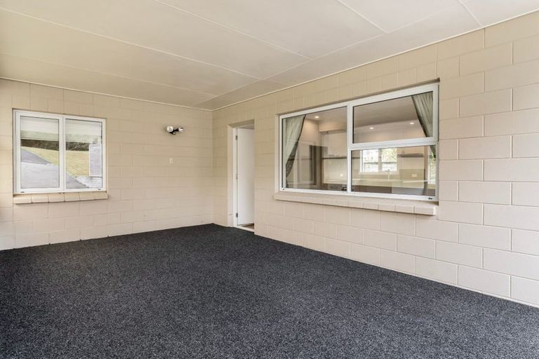 Photo of property in 1/2 Flavia Close, Torbay, Auckland, 0630