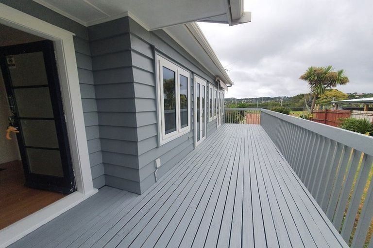 Photo of property in 3240a Great North Road, New Lynn, Auckland, 0600