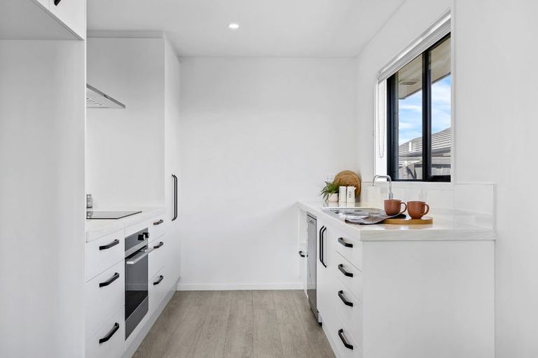 Photo of property in 3b Shillingford Boulevard, Rolleston, 7615