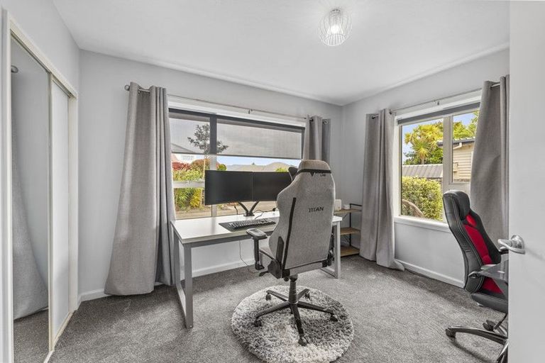 Photo of property in 6 Bentley Street, Russley, Christchurch, 8042
