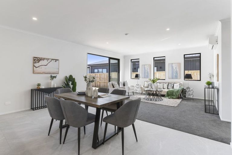 Photo of property in 21 Korowhiti Road, Clarks Beach, 2122